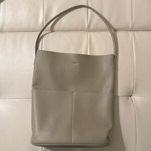 Oak+fort tan shoulder bag
Really sturdy nice tan bag
Cleaning out my closet!